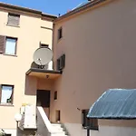 Apartman 100M2, Full Opremljen, Privatni Parking.